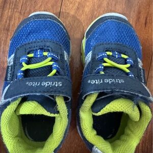 KIDS STRIDE RITE SNEAKERS